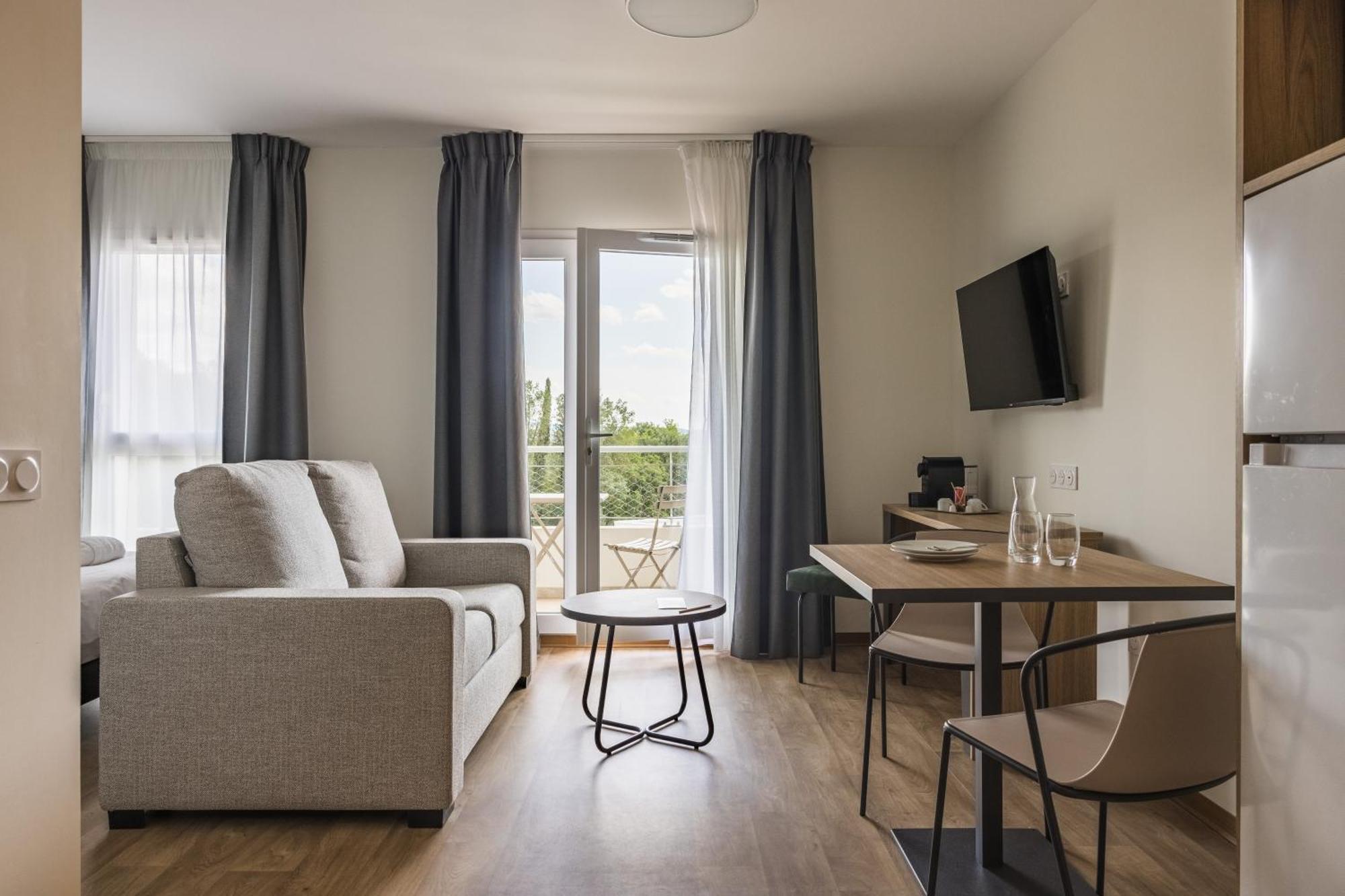 Hotel Des Thermes Des Fumades Allegre Les Fumades