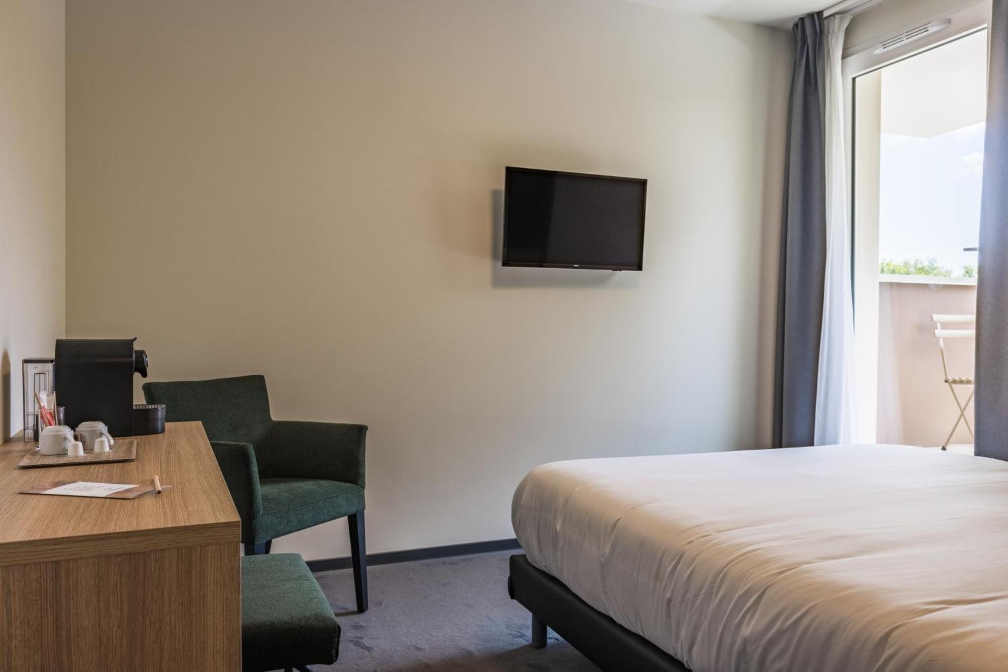 Hotel Des Thermes Des Fumades 3*